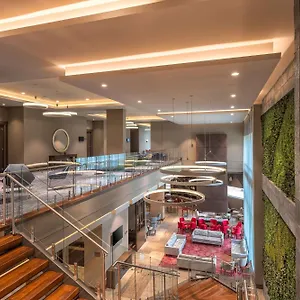 Hilton Garden Airport מלון בוגוטה